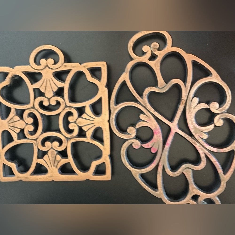 The Pampered Chef set of 2 trivets. Metal. 
Copper finish.